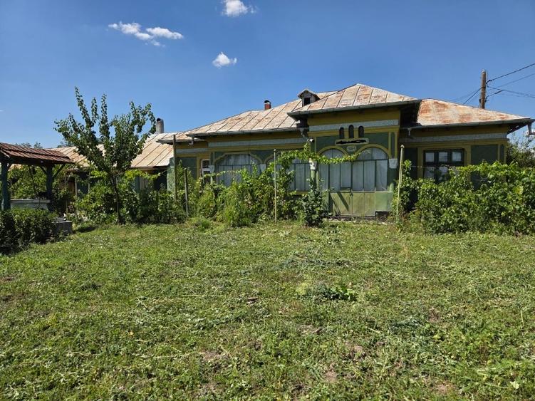 Casă individuală cu 5 camere cu Teren 1772 Mp în Mavrodin