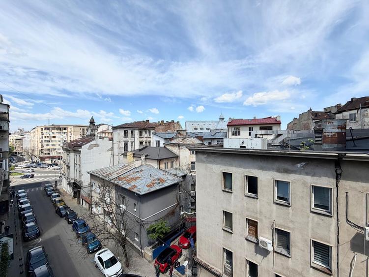 Apartament cu 4 camere decomandat, mobilat în Ultracentral