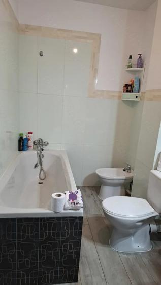 Apartament cu 2 camere decomandat în Girov