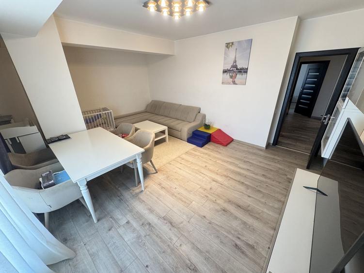 Apartament cu 3 camere decomandat, mobilat în Primo