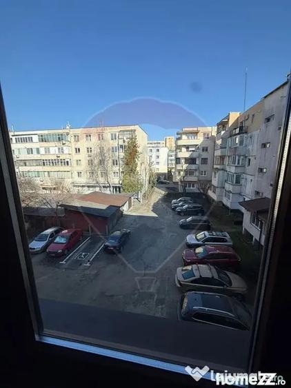 Apartament cu 4 camere decomandat în Central