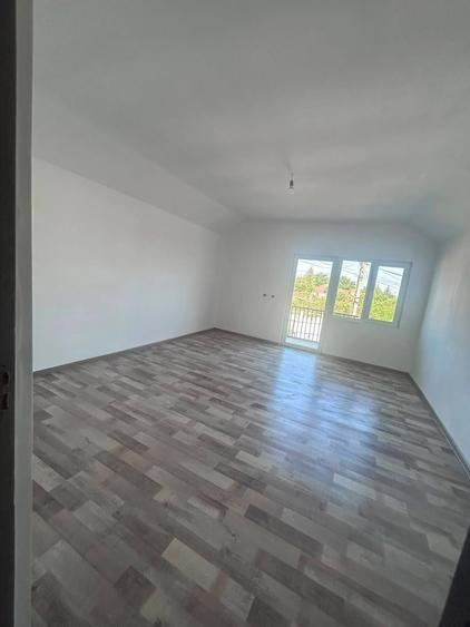 Casă cu 4 camere cu Teren 220 Mp în Lumina