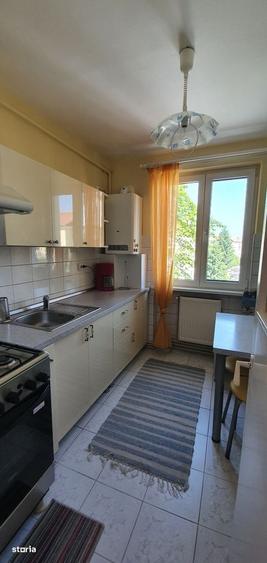 Apartament cu 2 camere semidecomandat în Cristian