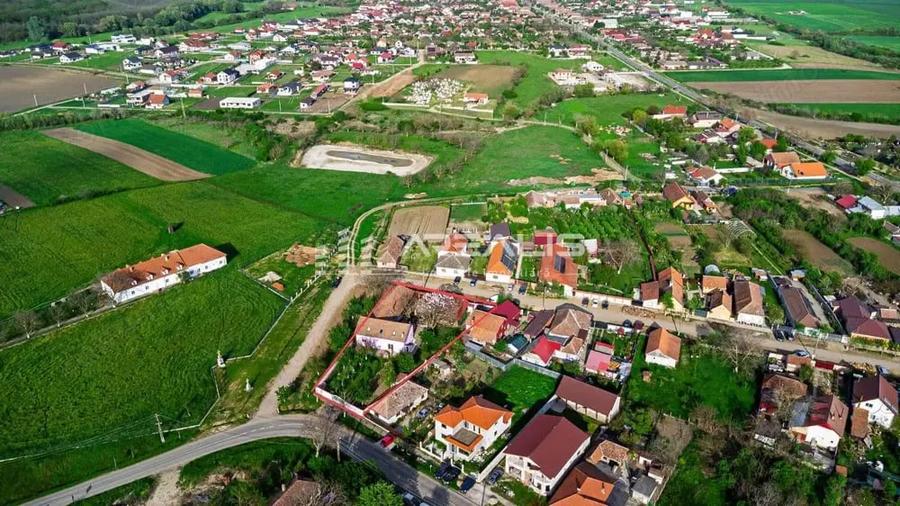 Casă cu 5 camere cu Teren 1370 Mp în Bodrogu Nou