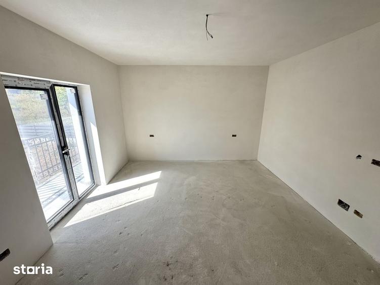 Casă cu 5 camere cu Teren 700 Mp în Bucium