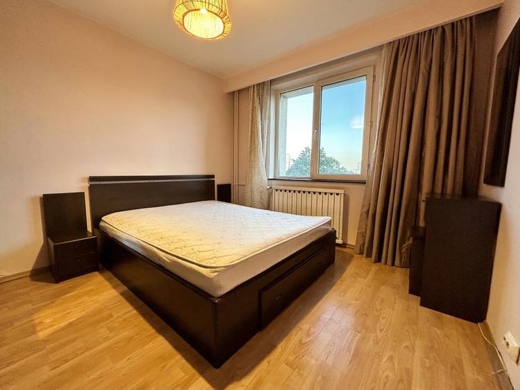 Apartament cu 3 camere semidecomandat, mobilat în Titan
