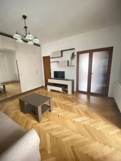 Garsonieră decomandată în 15 Noiembrie