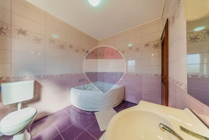 Casă individuală cu 5 camere cu Piscina în Fântânele