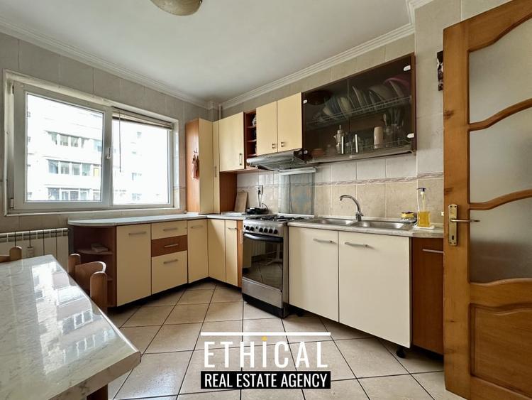 Apartament cu 3 camere decomandat, mobilat în Gorjului