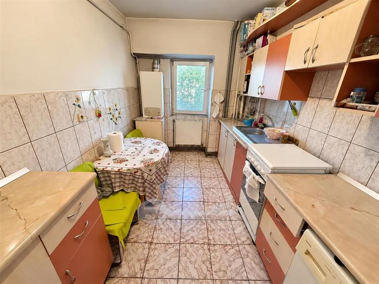 Apartament cu 3 camere decomandat, mobilat în Socola
