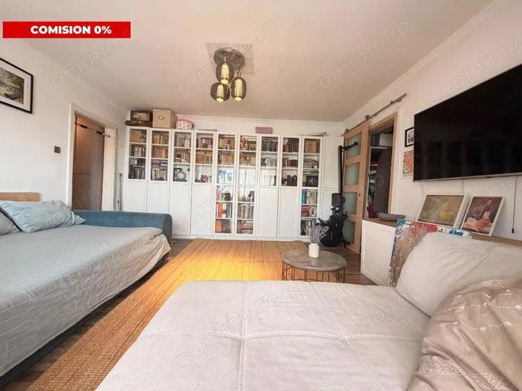 Apartament cu 3 camere semidecomandat în Bucovina