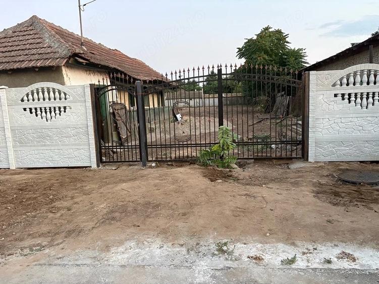 Teren de 1000 mp, în Zăvoaia