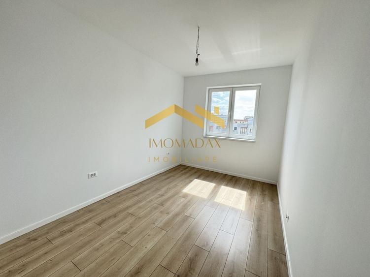 Penthouse cu 3 camere decomandat în Aradului