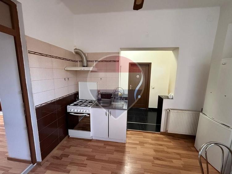 Apartament cu 2 camere decomandat, mobilat în P-ța Mihai Viteazul