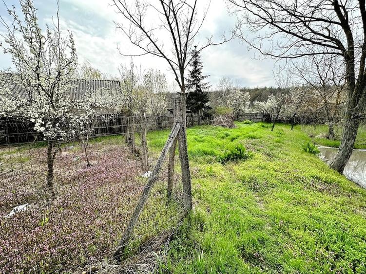 Casă cu Teren 2470 Mp în Mârțești