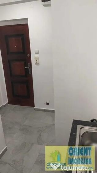 Garsonieră decomandată în Far