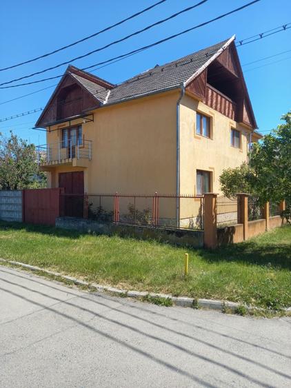 Casă cu 4 camere în Dacia