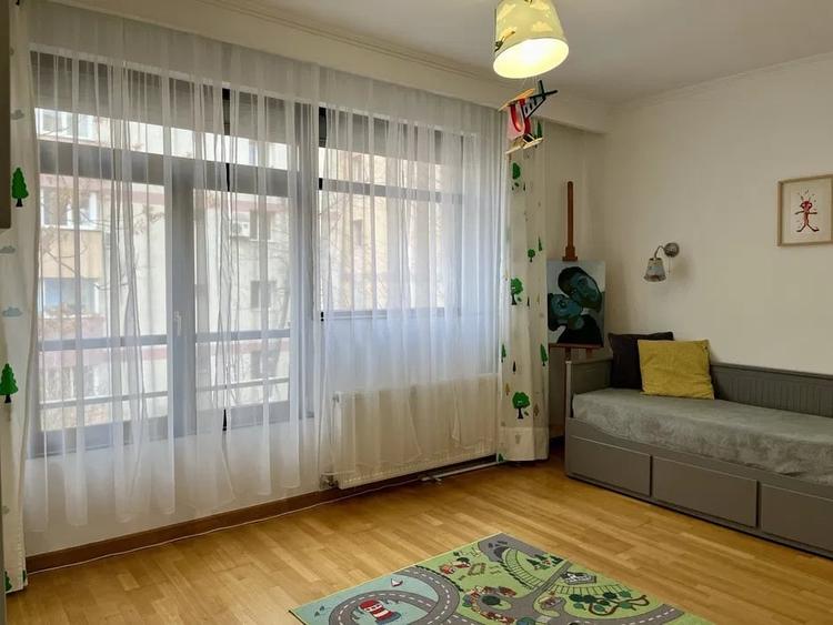 Apartament cu 3 camere decomandat, mobilat în Kiseleff