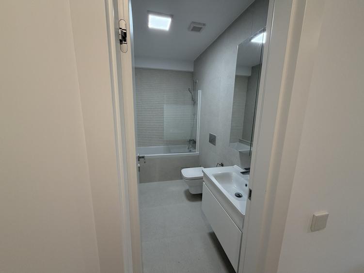 Apartament cu 3 camere semidecomandat în Străulești
