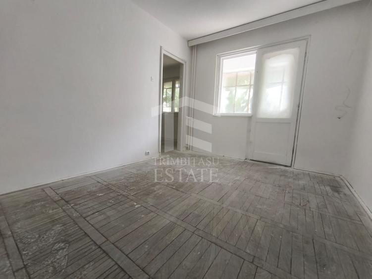 Apartament cu 3 camere semidecomandat în Central
