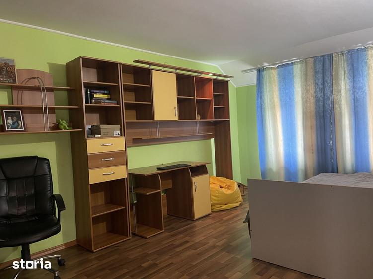 Casă cu 5 camere cu Teren 260 Mp în Gara Veche