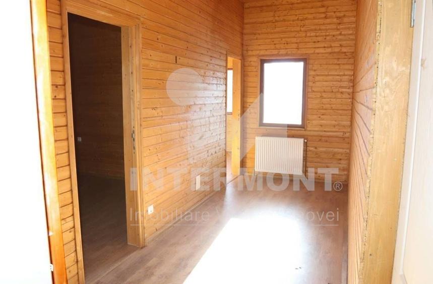 Casă cu 4 camere cu Teren 1600 Mp în Central