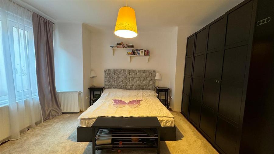Penthouse cu 4 camere circular, mobilat în Schei
