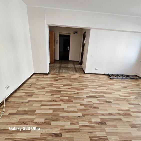 Apartament semidecomandat în Moșilor
