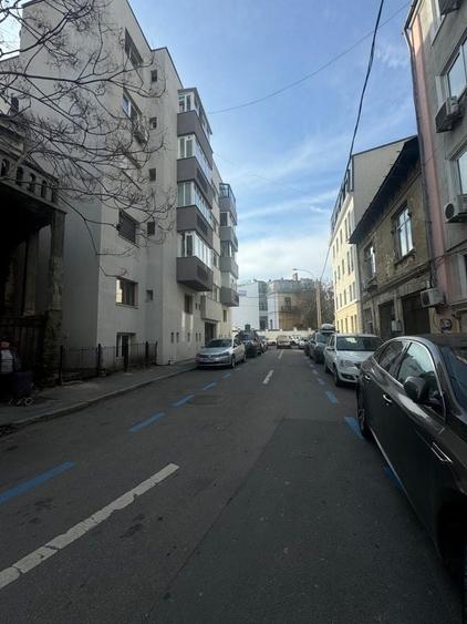 Apartament cu 3 camere decomandat în Victoriei