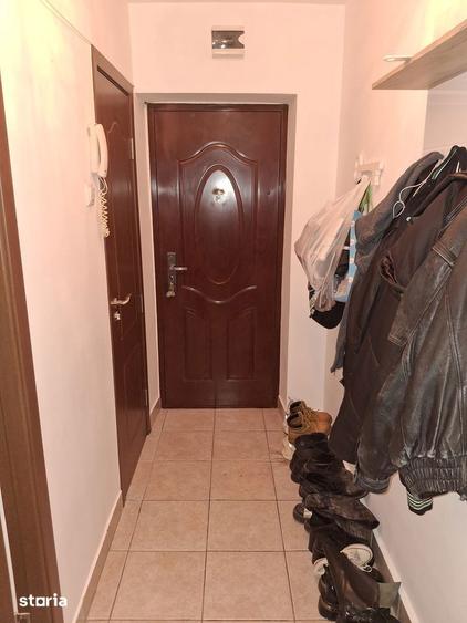 Apartament cu 3 camere semidecomandat în Giulești