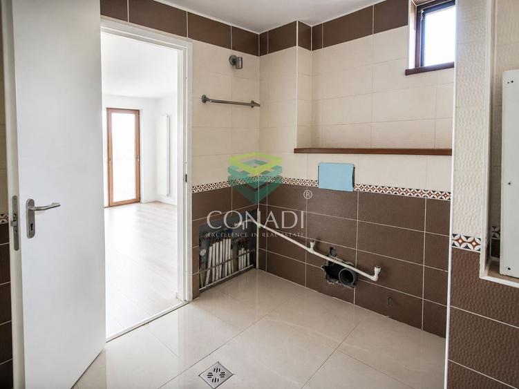 Casă individuală cu 8 camere cu Canalizare în Baicului
