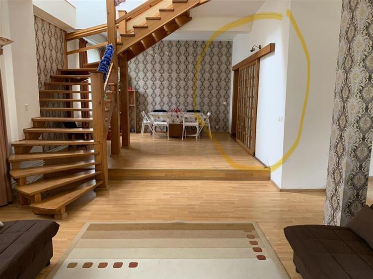 Casă individuală cu 5 camere cu Teren 400 Mp în Schei