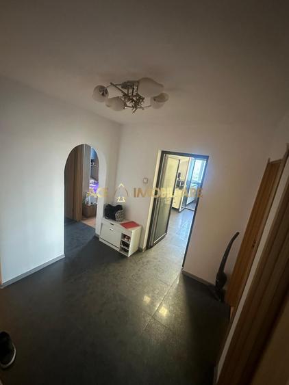 Apartament cu 4 camere decomandat, mobilat în Crângași