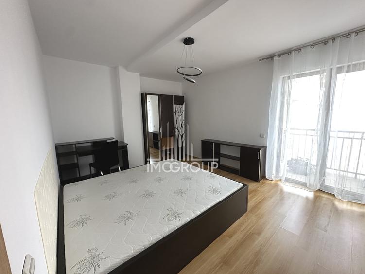 Apartament cu 3 camere semidecomandat, mobilat în Semicentral