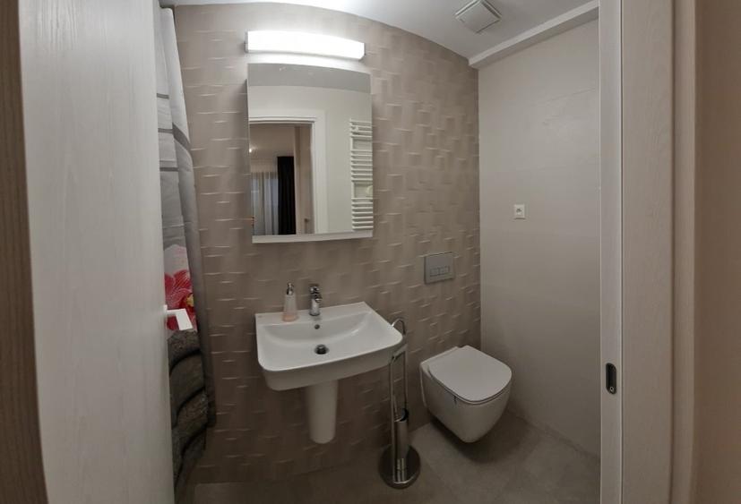 Apartament cu 3 camere decomandat, mobilat în Aviației