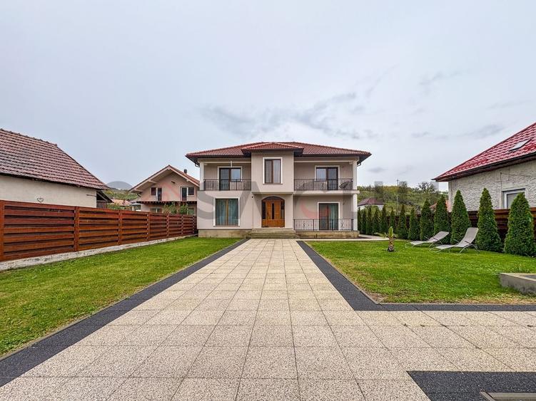 Casă individuală cu 4 camere cu Canalizare în Dezmir