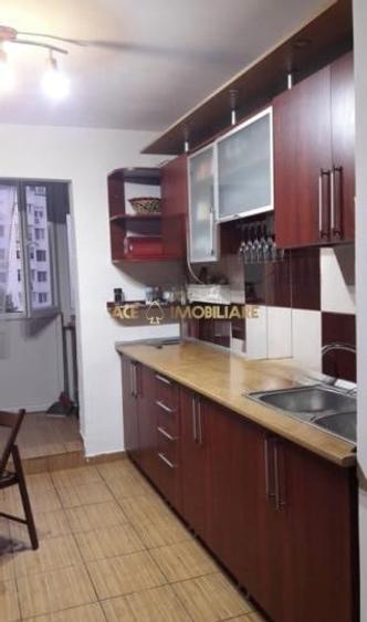 Apartament cu 3 camere decomandat, mobilat în Berceni