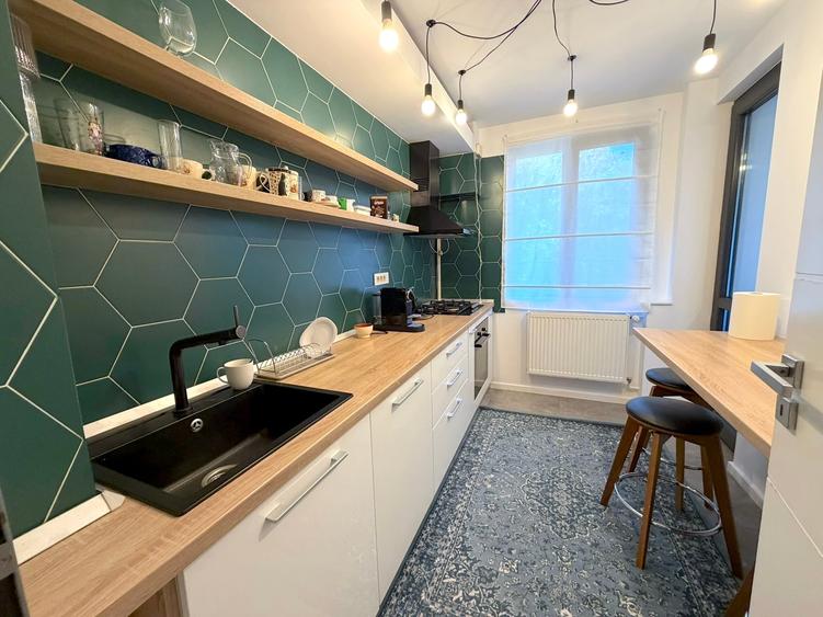 Apartament cu 4 camere decomandat în Titan