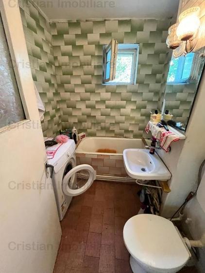 Apartament cu 4 camere semidecomandat în Apollo