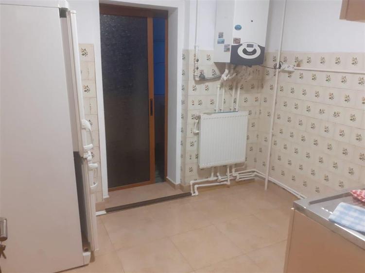 Apartament cu 3 camere decomandat în Dorobanți