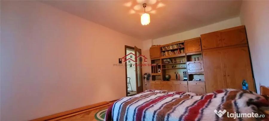 Casă cu 5 camere cu Teren 705 Mp în Central
