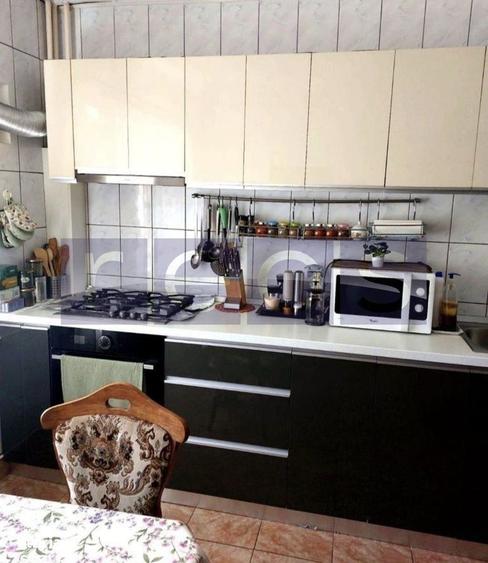 Apartament cu 3 camere decomandat, mobilat în Nerva Traian