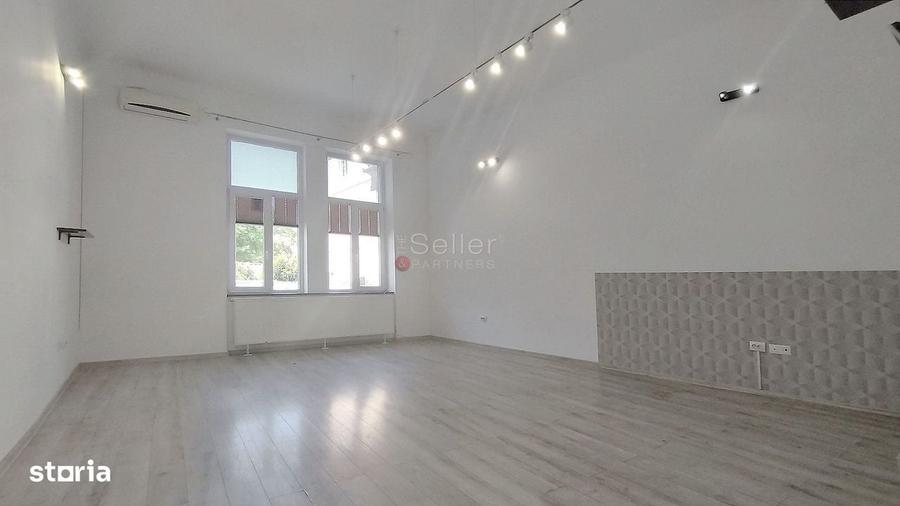Apartament cu 4 camere decomandat în Centrul Istoric