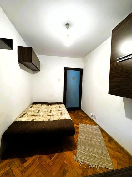 Apartament cu 3 camere decomandat în Podul de Fier
