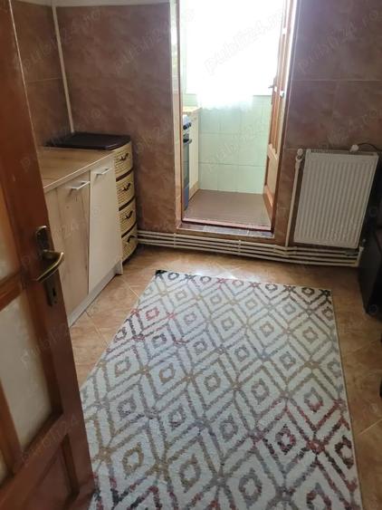 Apartament cu 2 camere decomandat în Roman