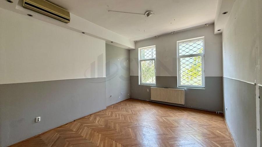 Casă cu 5 camere cu Teren 387 Mp în Muncii