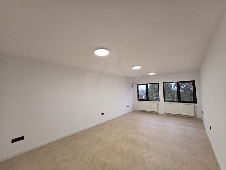 Birou, de 200 mp, în Central