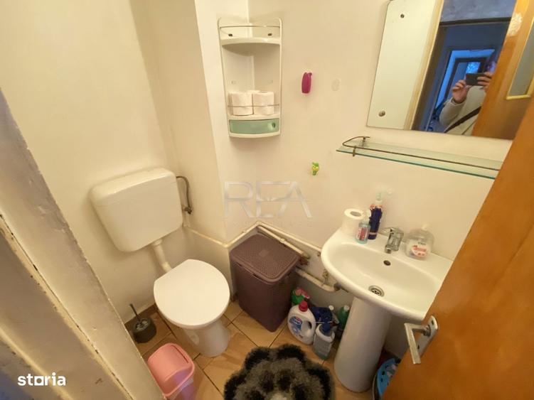 Apartament cu 3 camere semidecomandat, mobilat în Rahova
