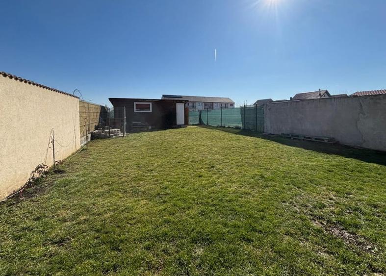 Duplex cu 4 camere cu Canalizare în Est