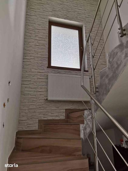 Casă cu 5 camere cu Teren 300 Mp în Cristian